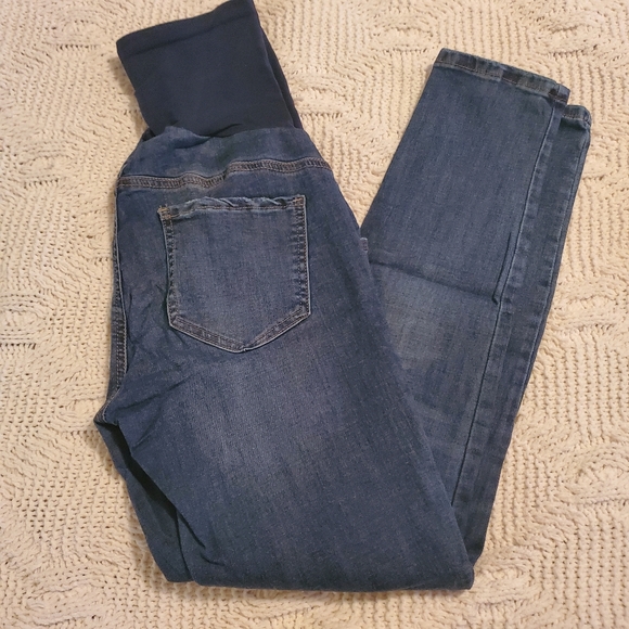 Led luxe essential maternity jeans - Picture 2 of 3